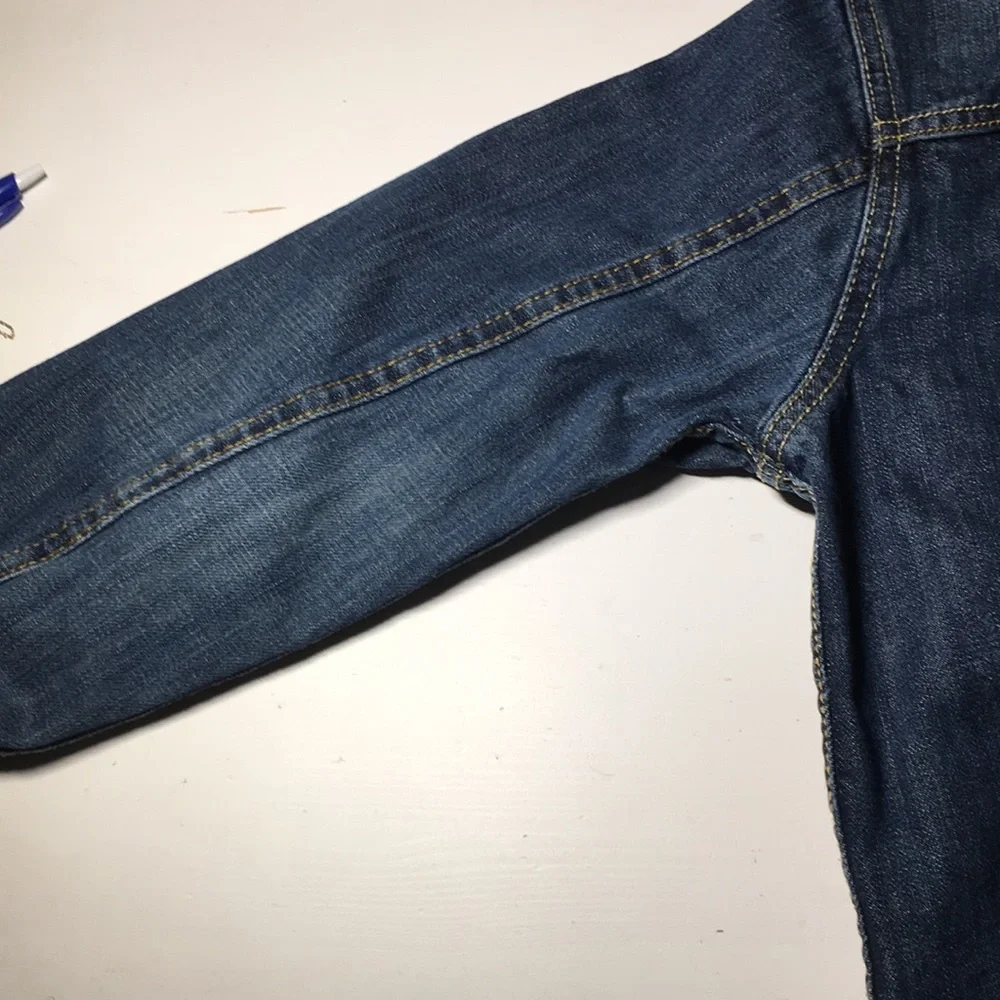 Levi’s classic trucker denim jean jacket size Small 8-10 years